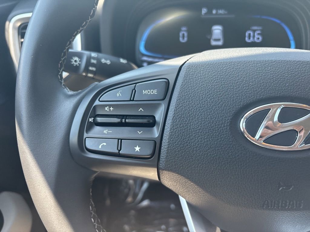 Used 2025 Hyundai Venue SEL FWD image 19