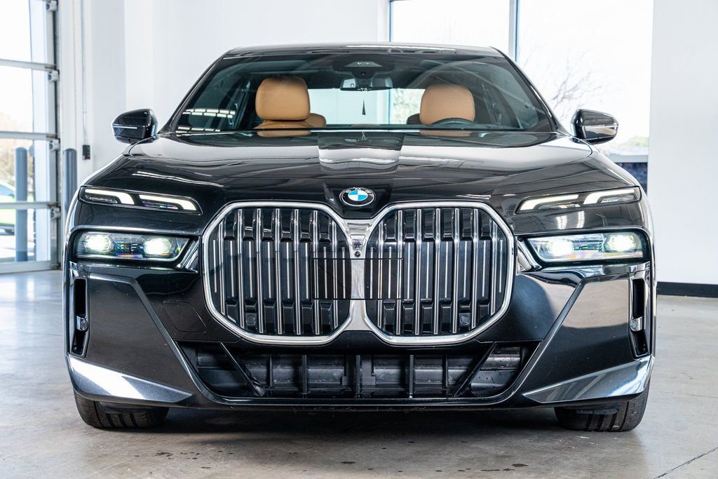Used 2023 BMW 740i 740i w/ Parking Assistance Package image 3