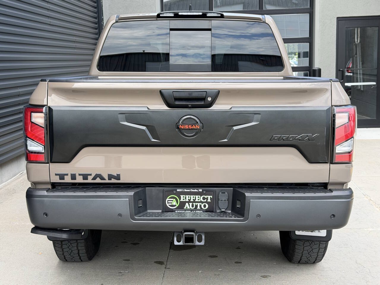 Used 2022 Nissan Titan PRO-4X w/ Pro-4x Convenience Package AWD/4WD image 13