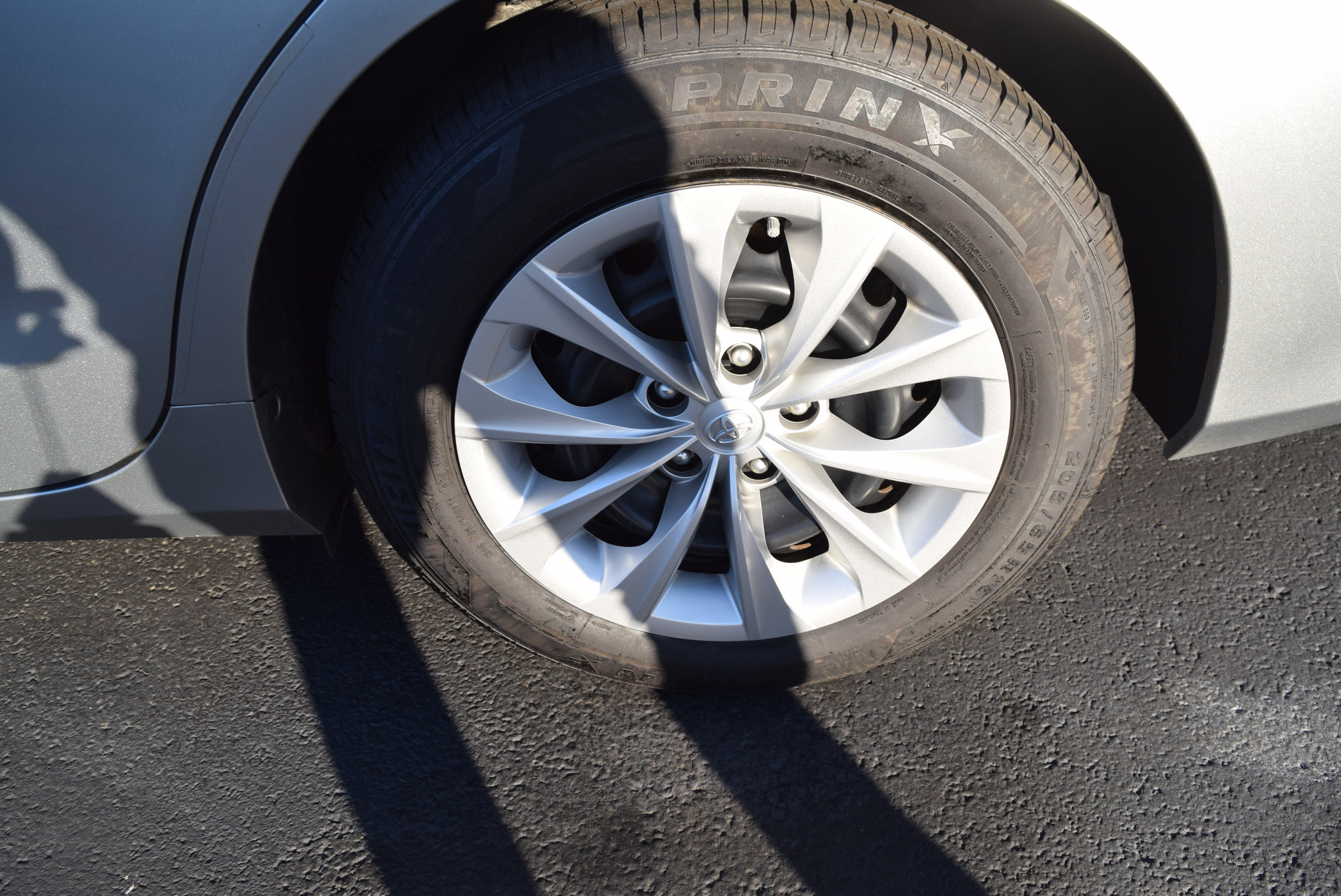 Used 2017 Toyota Camry LE image 20