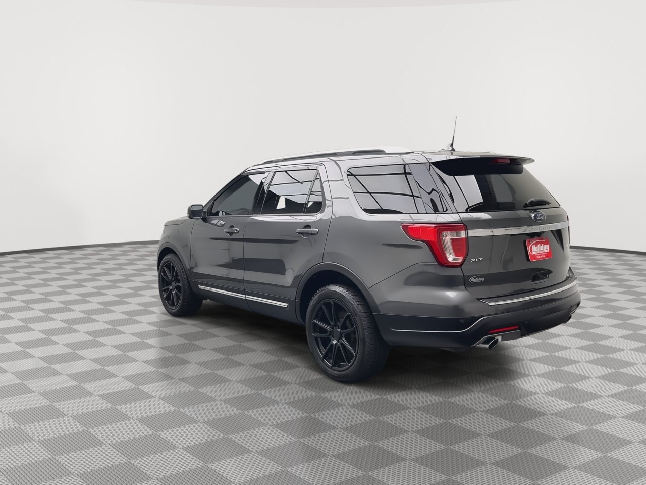 Used 2018 Ford Explorer XLT w/ Equipment Group 202A AWD/4WD image 42