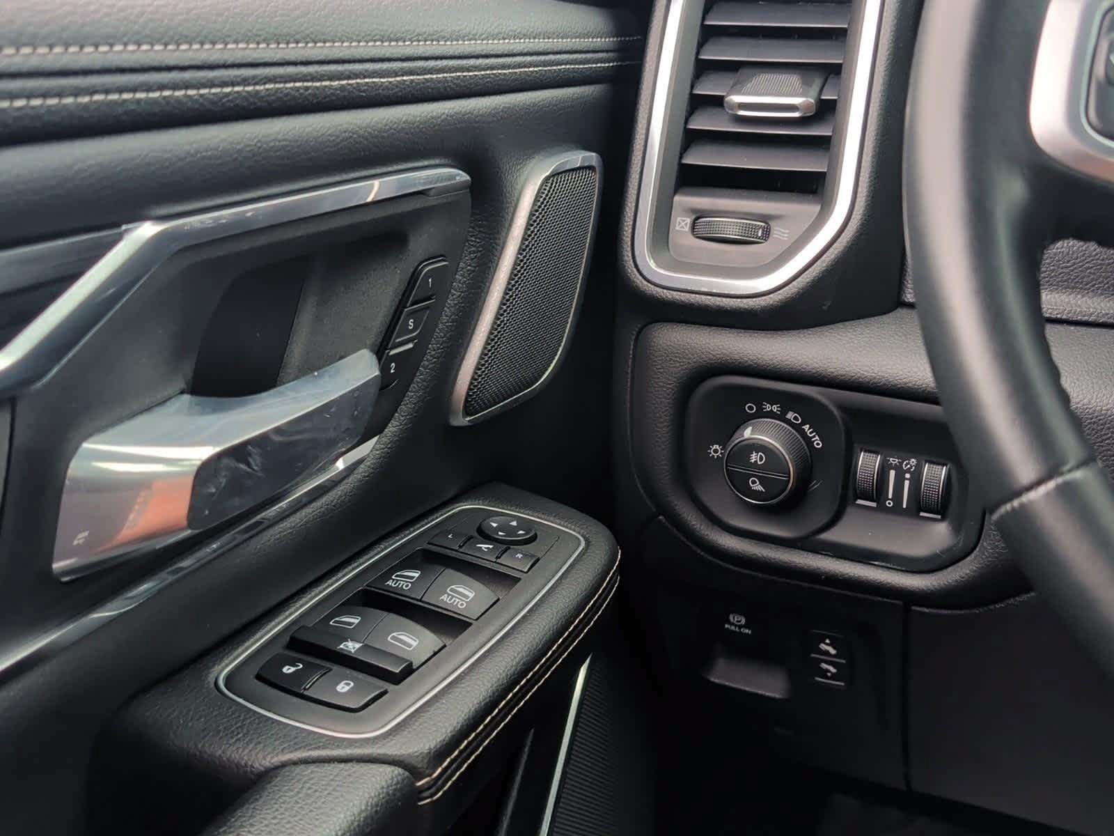 Used 2024 RAM 1500 Laramie AWD/4WD image 21