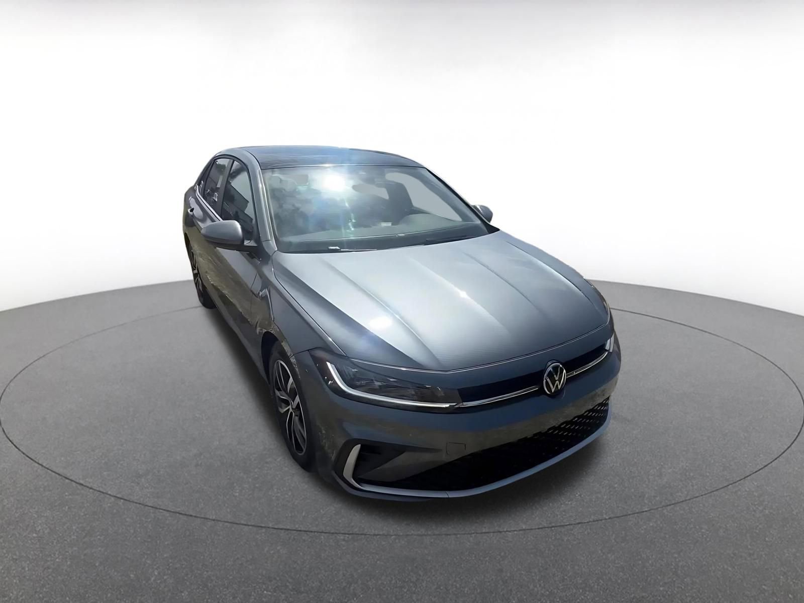 Used 2025 Volkswagen Jetta SE image 3