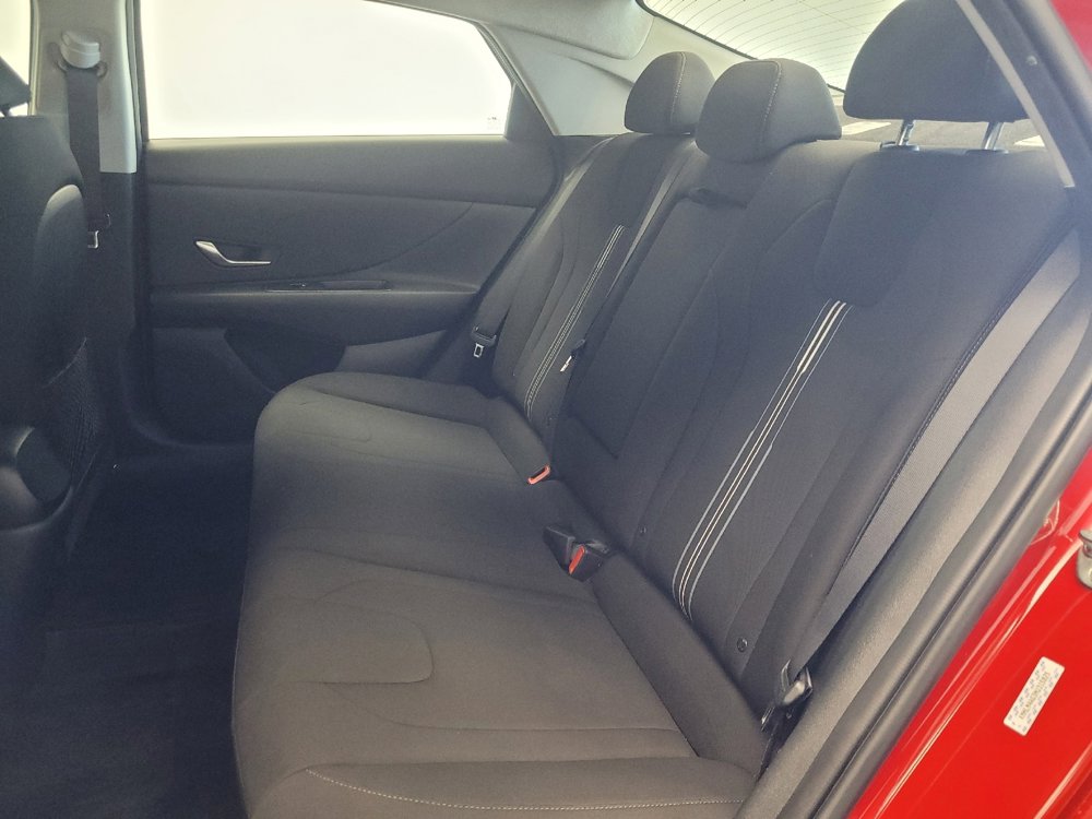 Used 2022 Hyundai Elantra SEL w/ Convenience + Premium Package image 18
