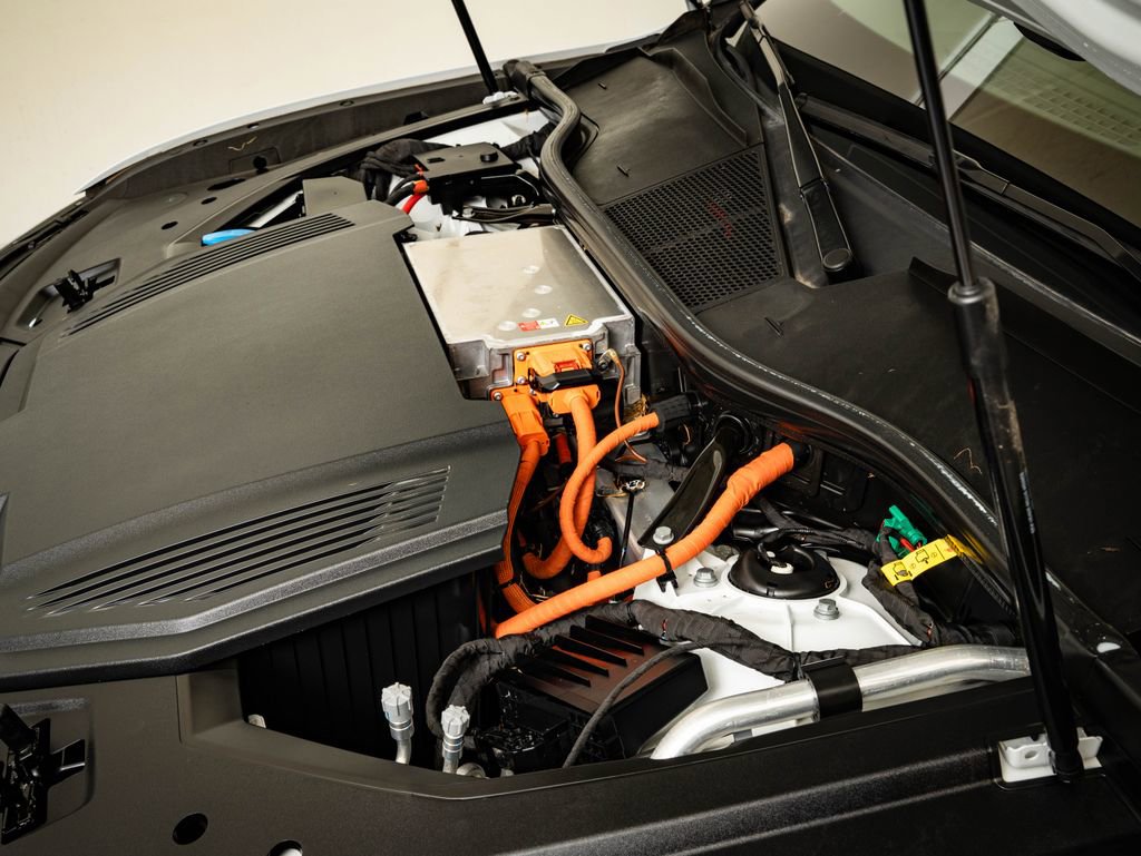 Used 2022 Audi e-tron Premium Plus w/ Premium Plus Package image 51