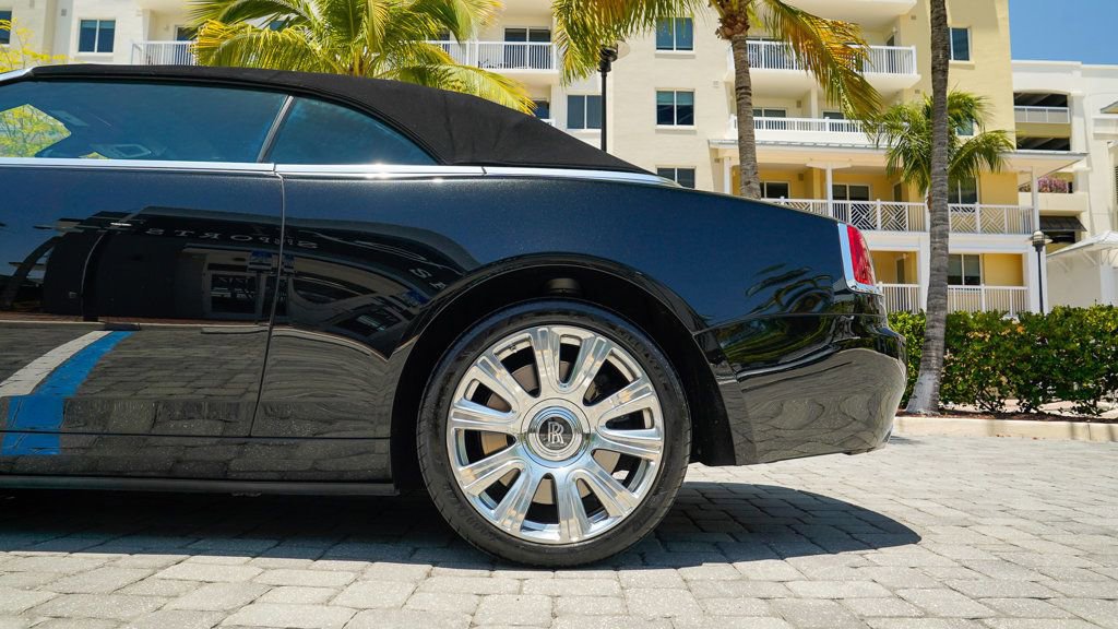 Used 2016 Rolls-Royce Dawn image 13