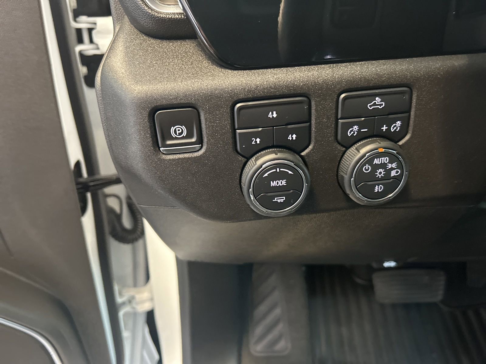 Used 2025 Chevrolet Silverado 2500 LT w/ Convenience Package image 17