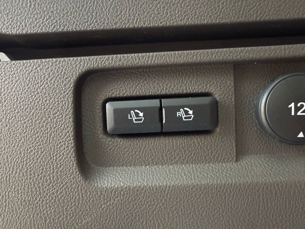 Used 2023 Lincoln Nautilus Reserve w/ Equipment Group 201A image 11