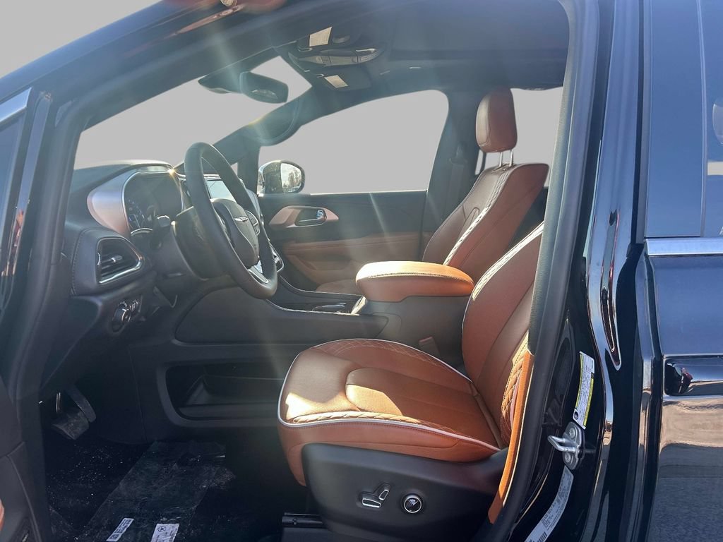 New 2026 Chrysler Pacifica Pinnacle AWD/4WD image 6