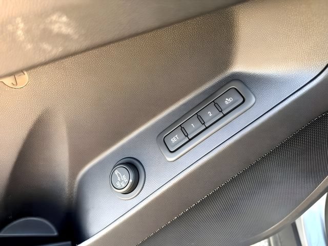Used 2024 Chevrolet Equinox Premier AWD/4WD image 16