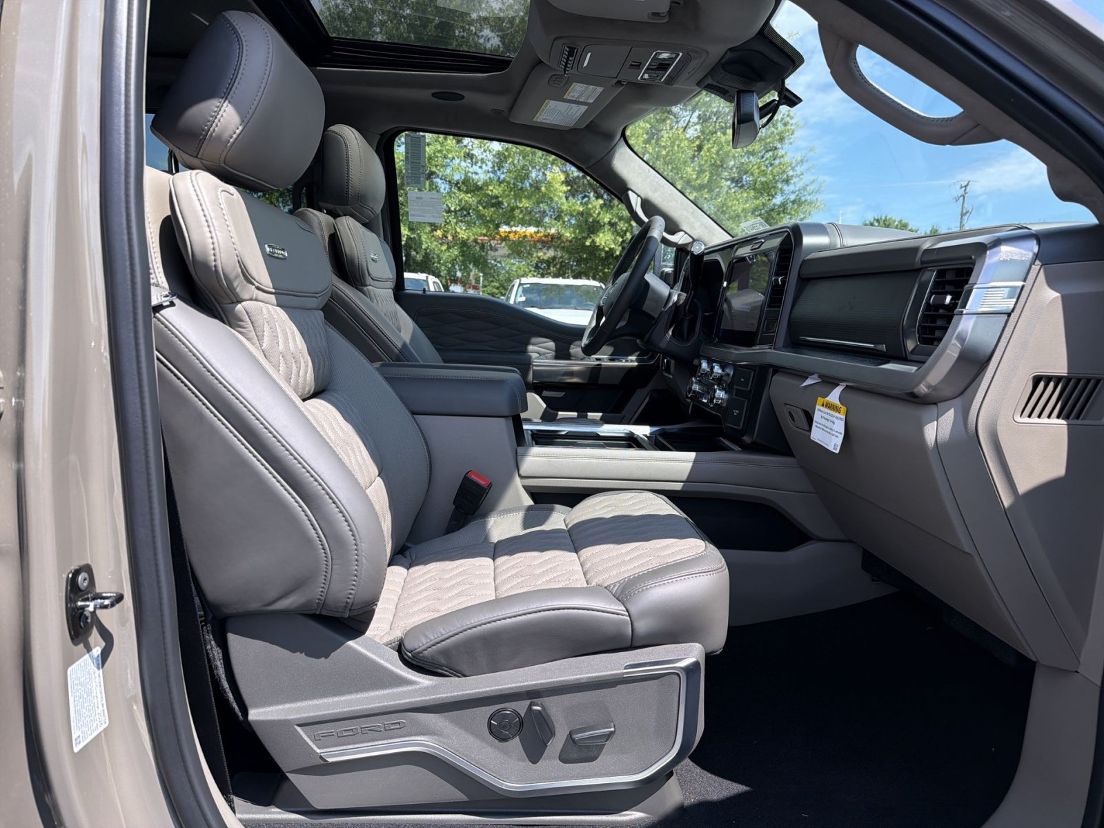 New 2026 Ford F350 Platinum w/ Platinum Plus Package AWD/4WD image 26