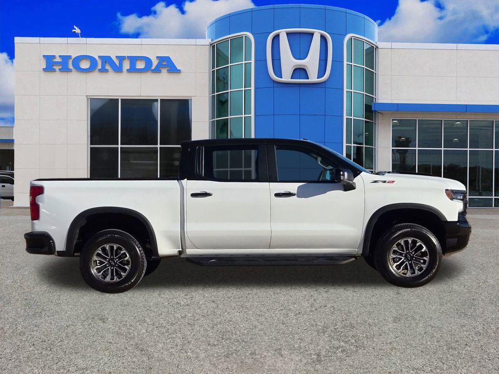 Used 2025 Chevrolet Silverado 1500 ZR2 w/ Technology Package image 2