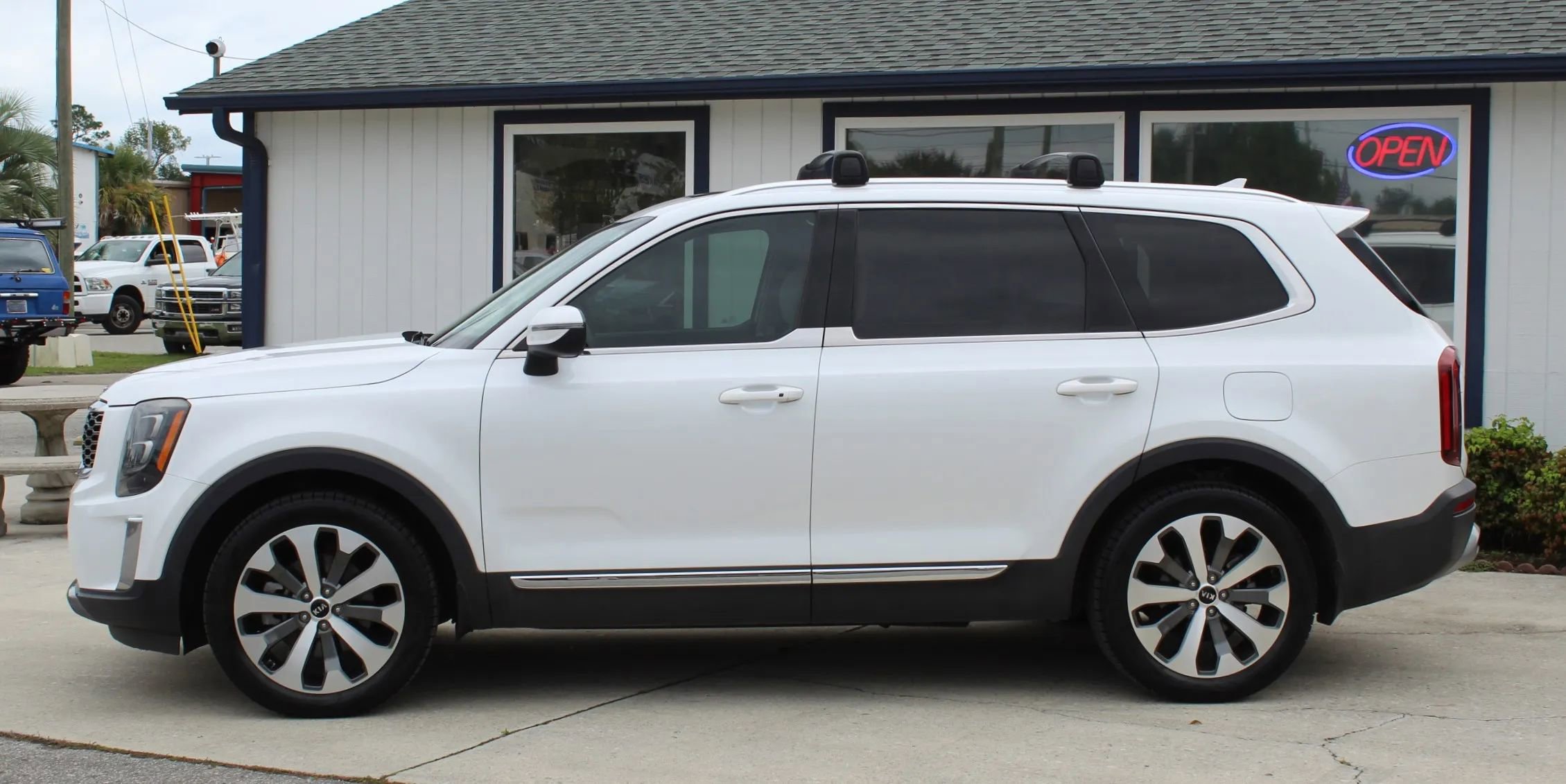 Used 2021 Kia Telluride EX w/ EX Premium Package image 2