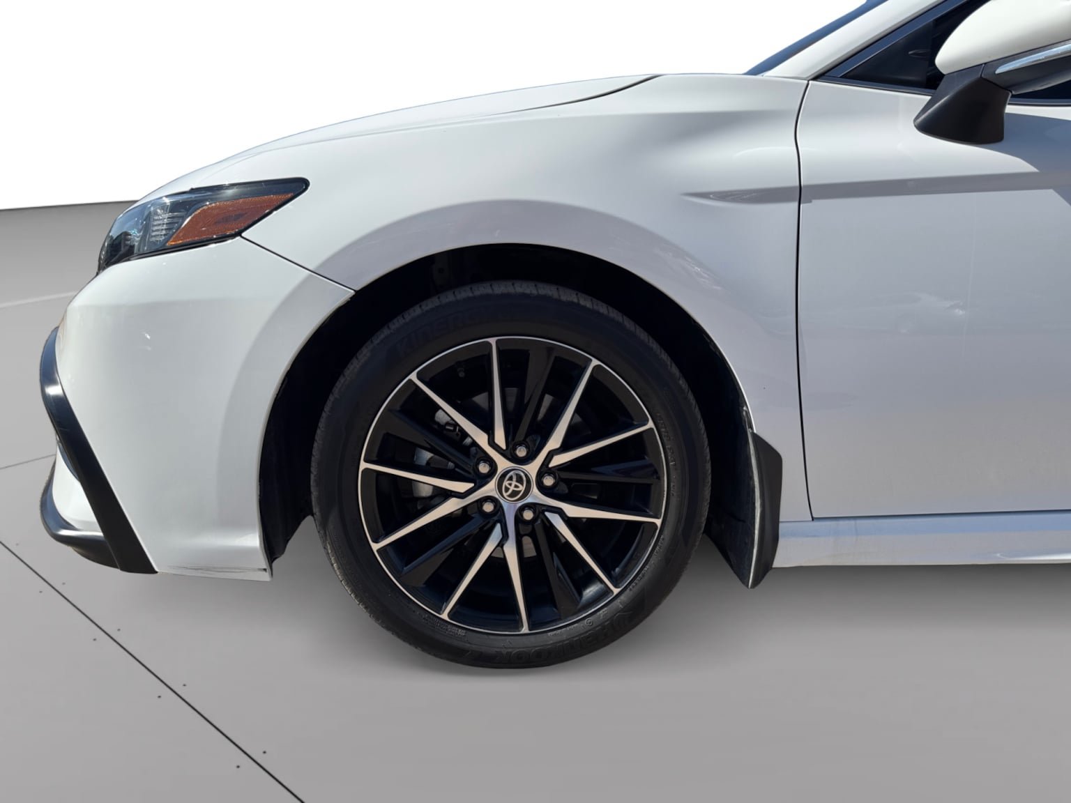 Used 2024 Toyota Camry SE w/ Convenience Package FWD image 9