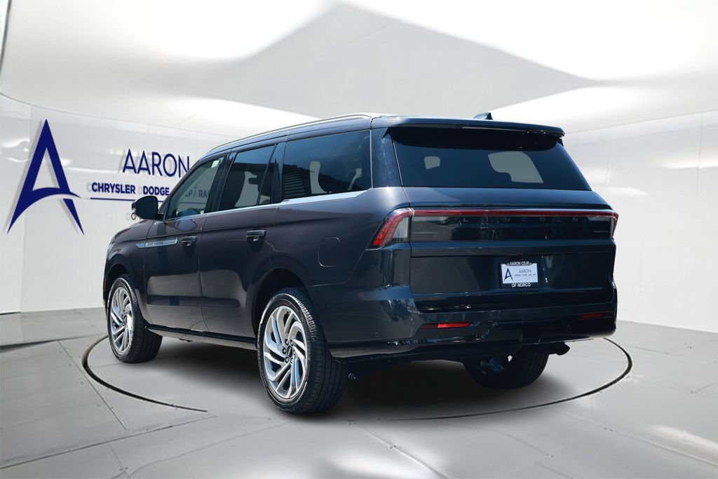 Used 2025 Lincoln Navigator Reserve AWD/4WD image 2