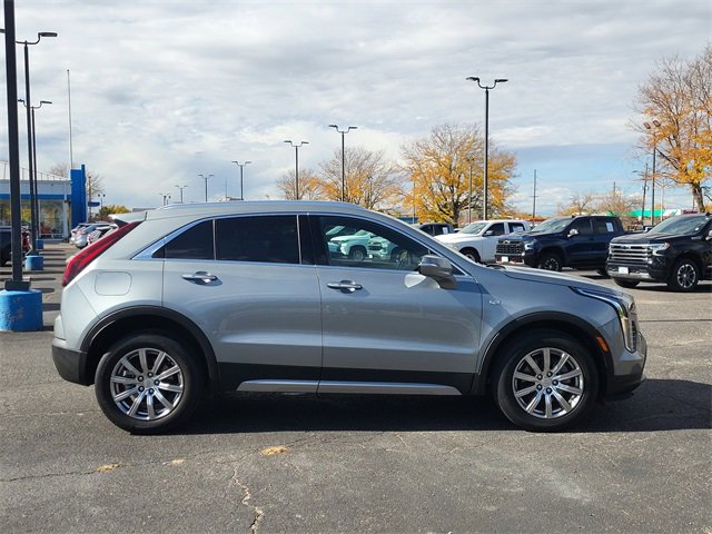 Used 2023 Cadillac XT4 Premium Luxury image 2