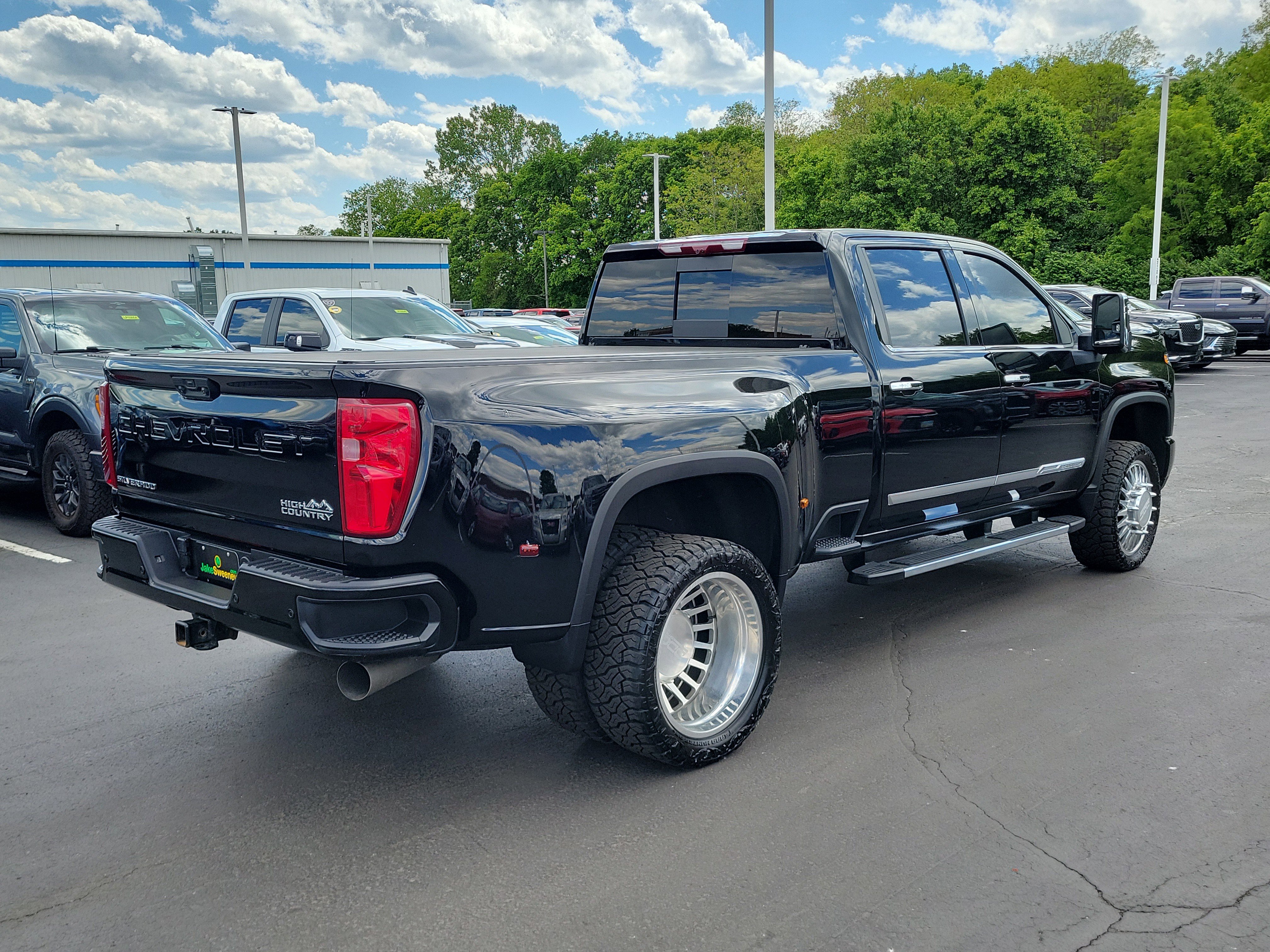 Used 2025 Chevrolet Silverado 3500 High Country w/ High Country Premium Package AWD/4WD image 4