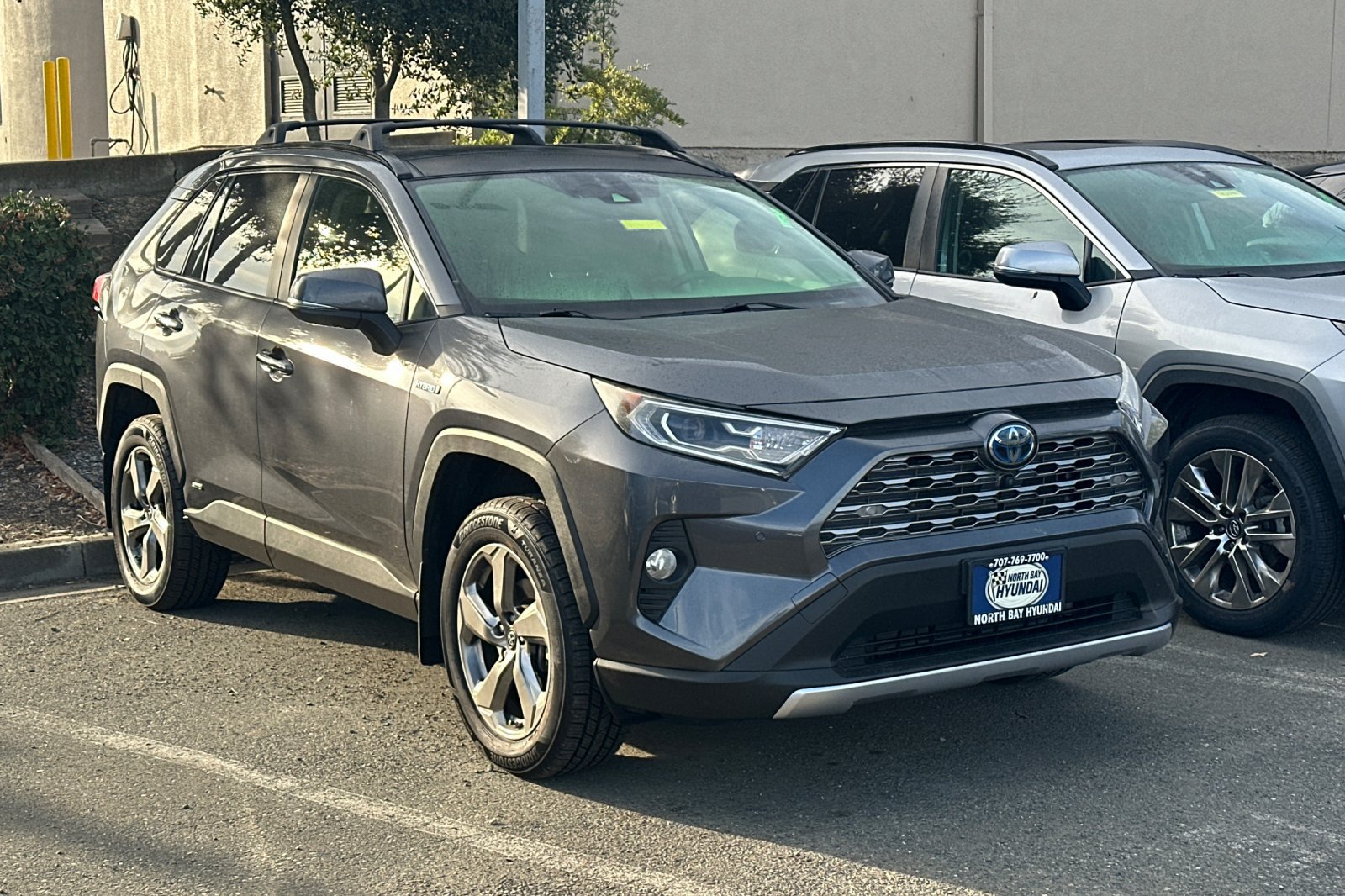 Used 2019 Toyota RAV4 Limited AWD/4WD image 2
