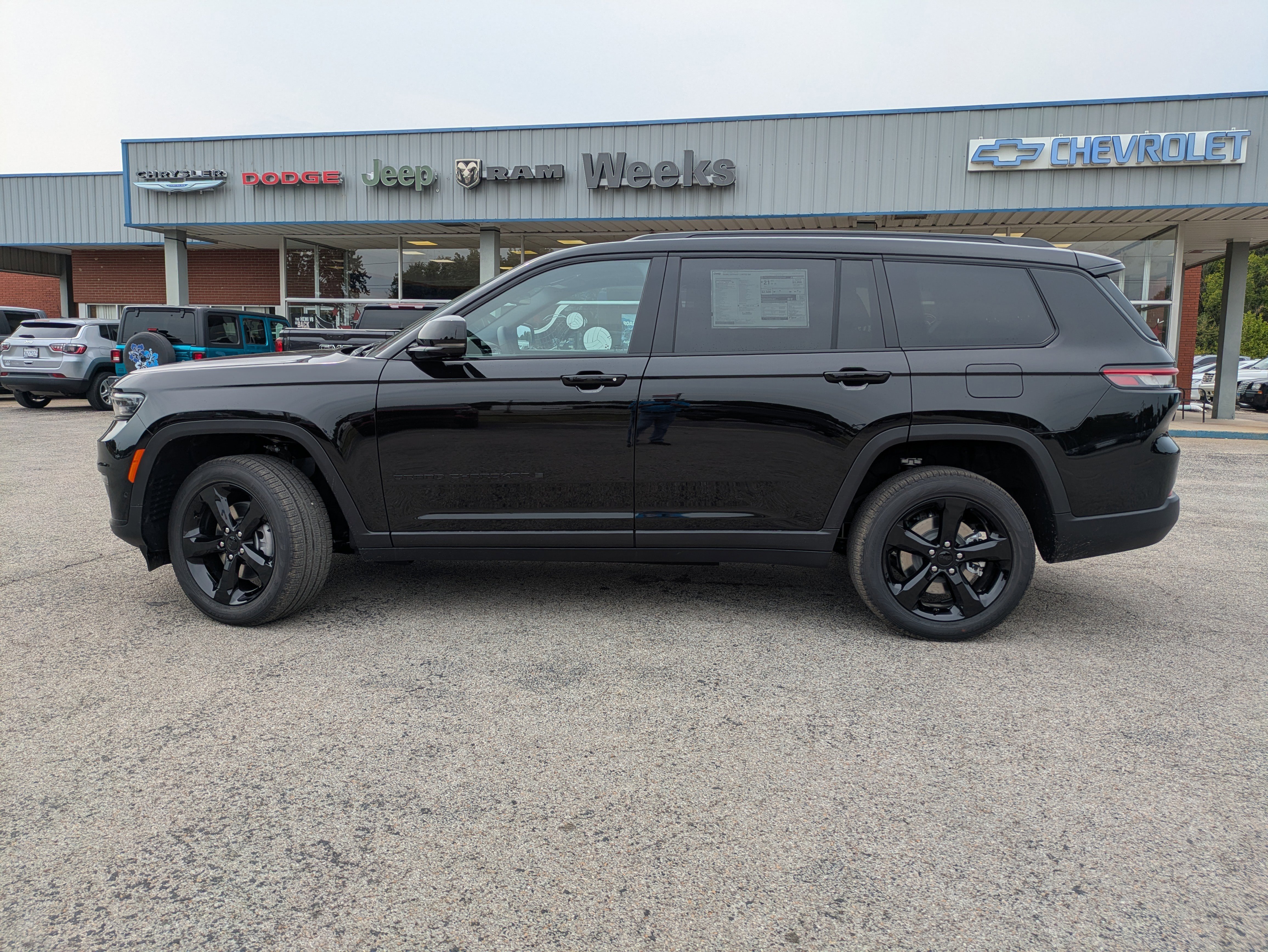 New 2025 Jeep Grand Cherokee L Limited w/ Luxury Tech Group II image 3