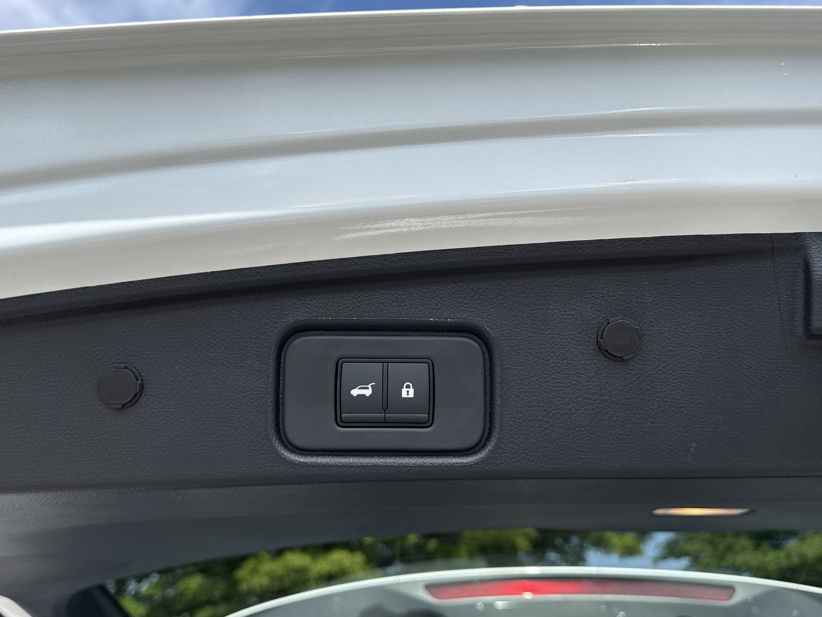 New 2026 Nissan Pathfinder SV w/ SV Premium Package FWD image 21