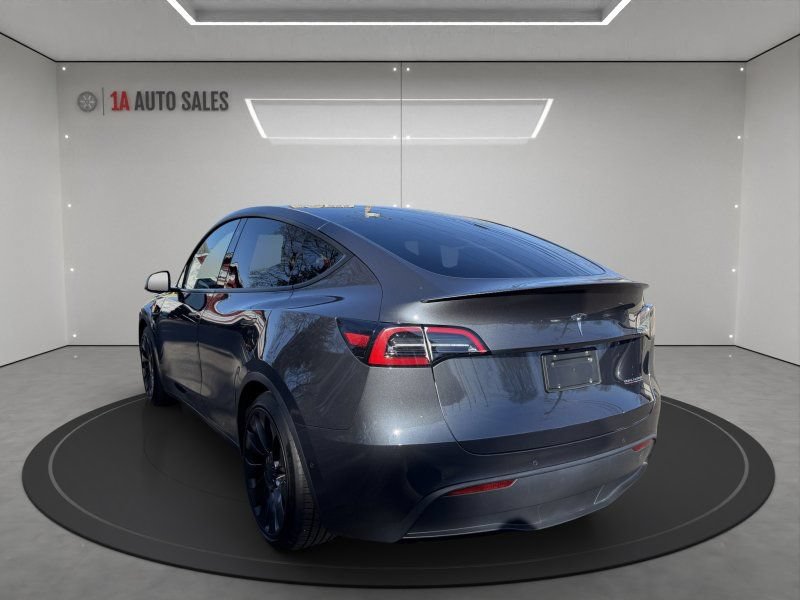 Used 2022 Tesla Model Y Performance AWD/4WD image 3