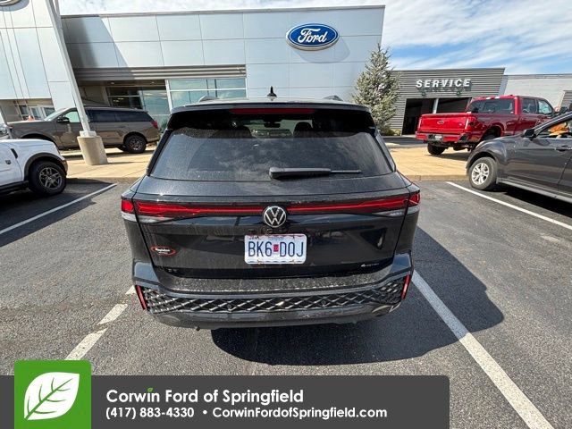 Used 2025 Volkswagen Tiguan SE R-Line image 7