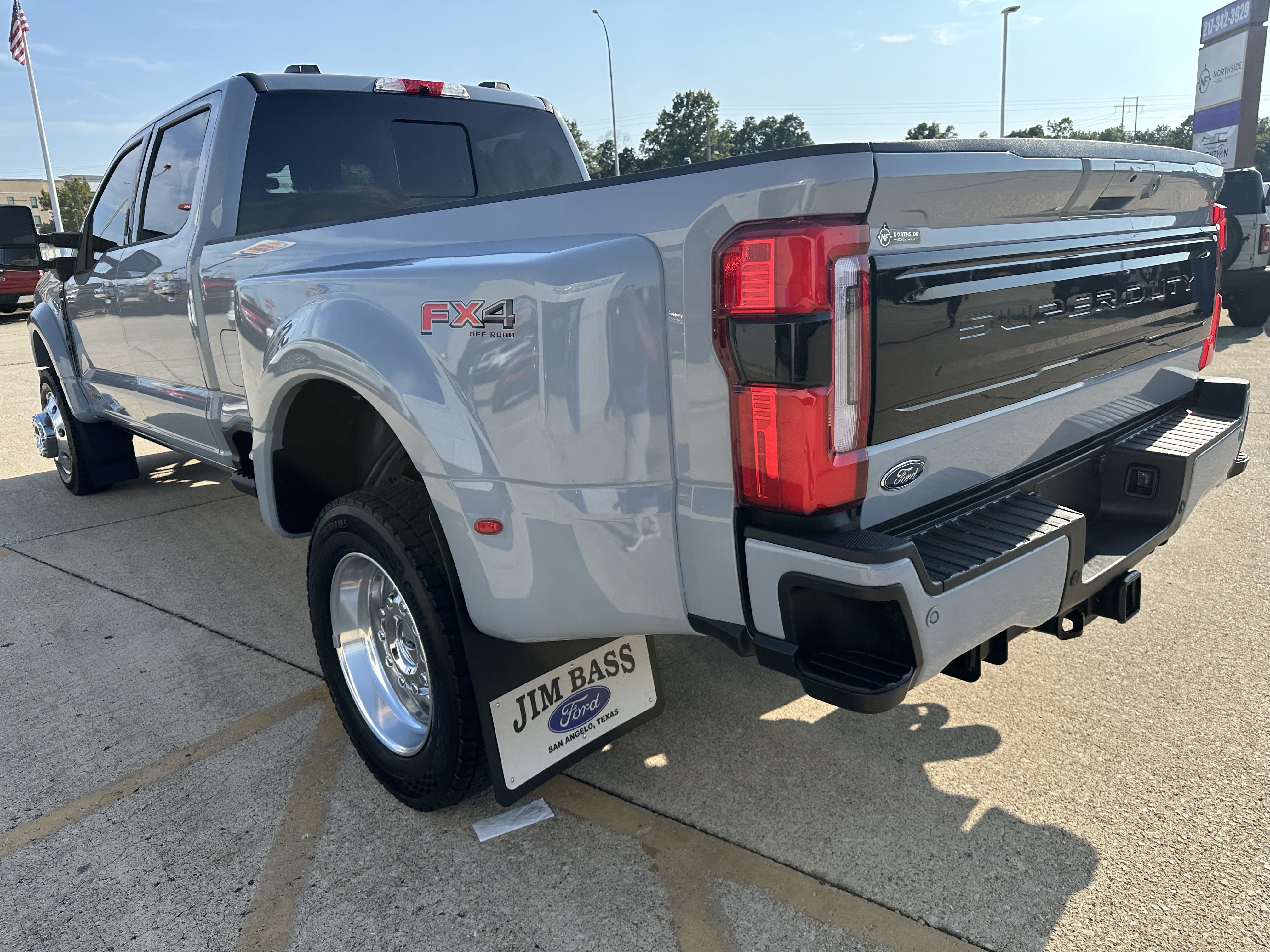 Used 2026 Ford F450 Platinum w/ FX4 Off-Road Package AWD/4WD image 9