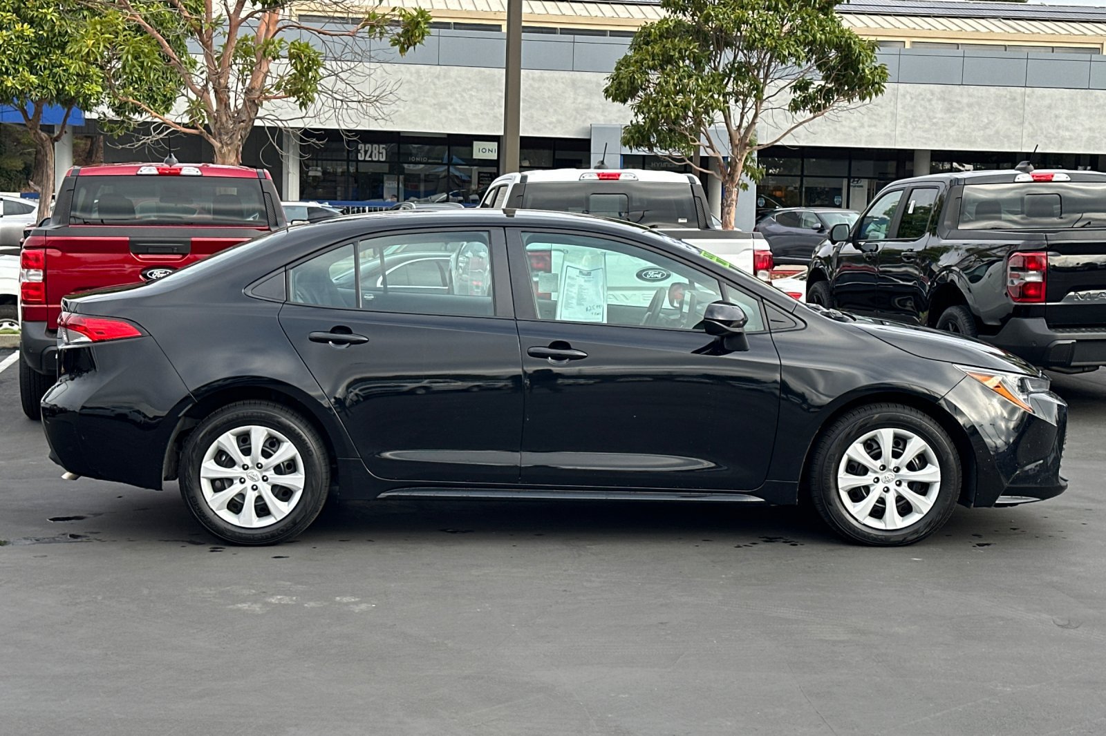 Used 2025 Toyota Corolla LE FWD image 3