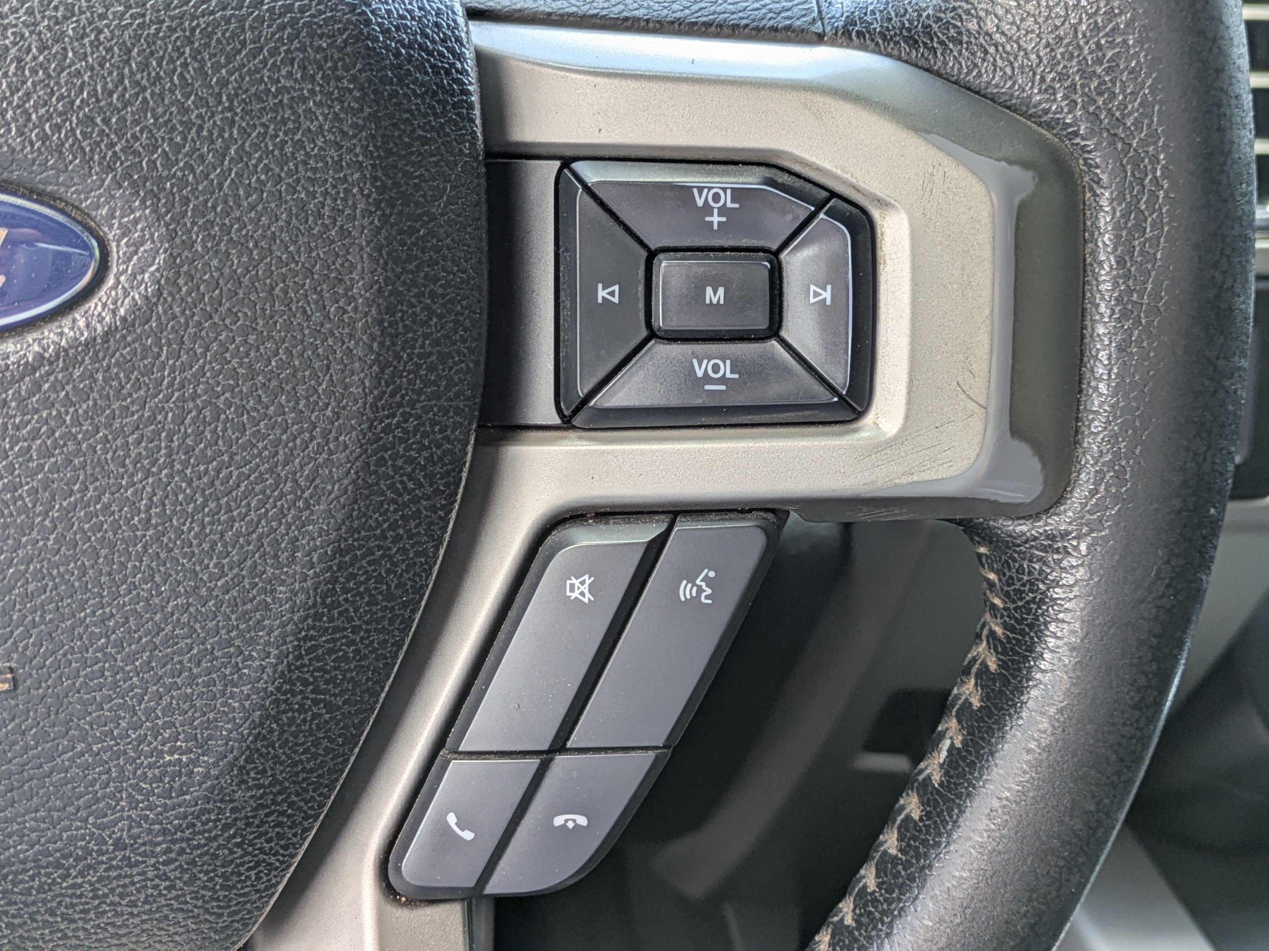 Used 2015 Ford F150 Lariat w/ Equipment Group 502A Luxury AWD/4WD image 23