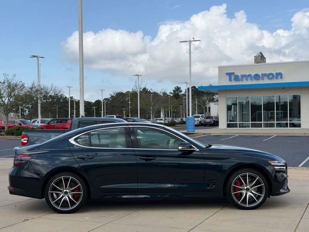 Used 2025 Genesis G70 2.5T image 4