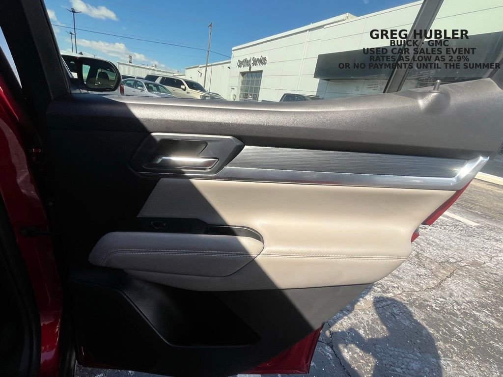 Used 2025 GMC Terrain Elevation w/ Elevation Premium Package image 32