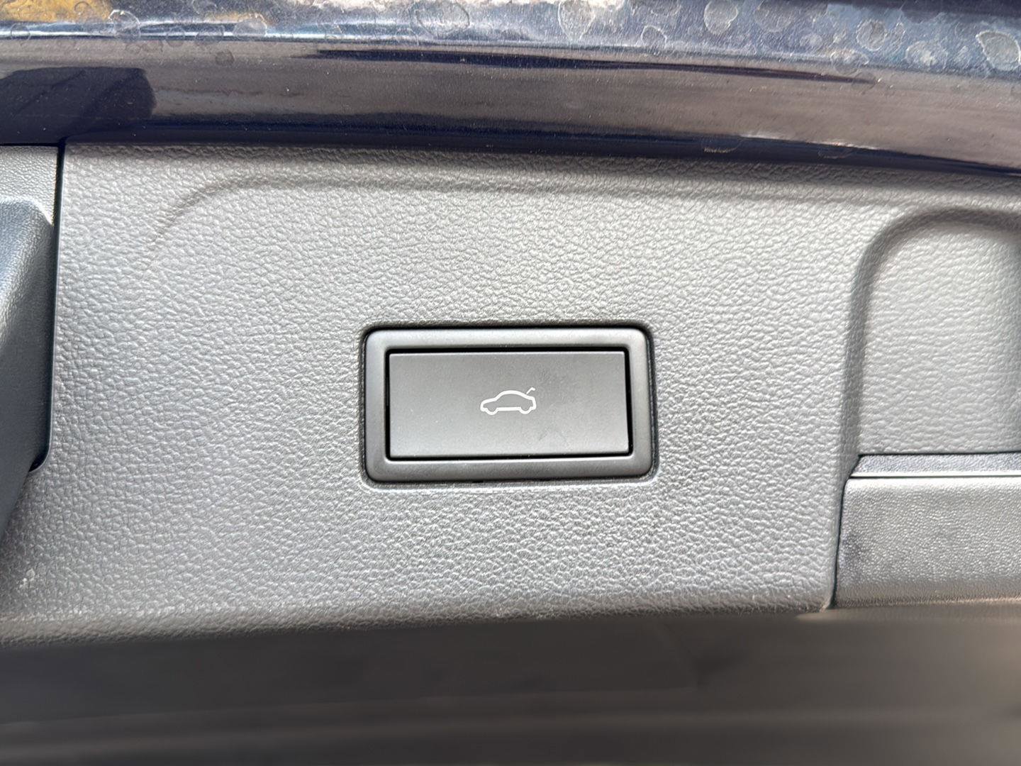 Used 2024 Volkswagen Atlas SE image 23