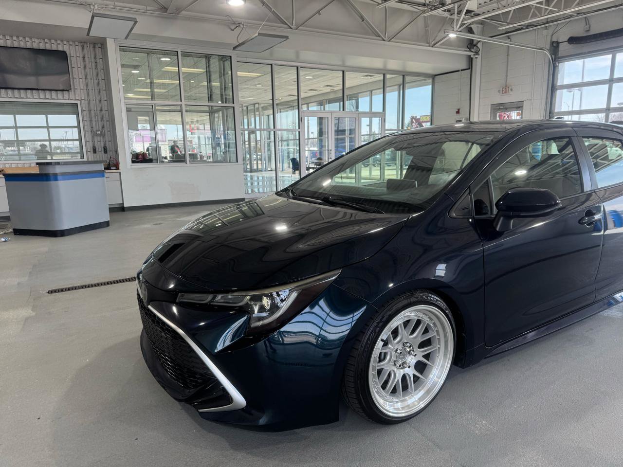 Used 2020 Toyota Corolla XSE FWD image 3