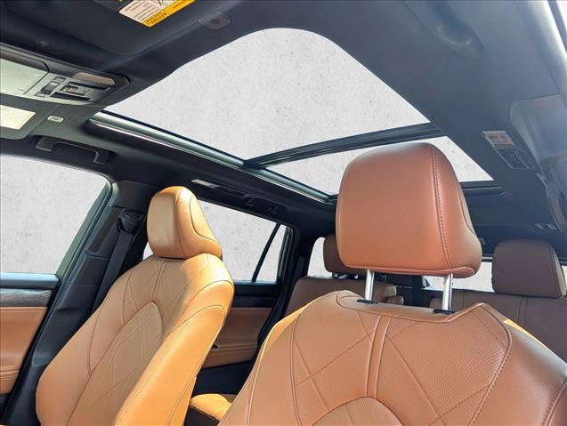 Used 2025 Toyota Highlander Platinum AWD/4WD image 16