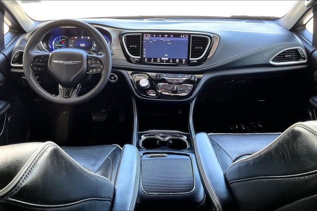 Used 2023 Chrysler Pacifica Limited w/ Uconnect Theater Family Group FWD image 15