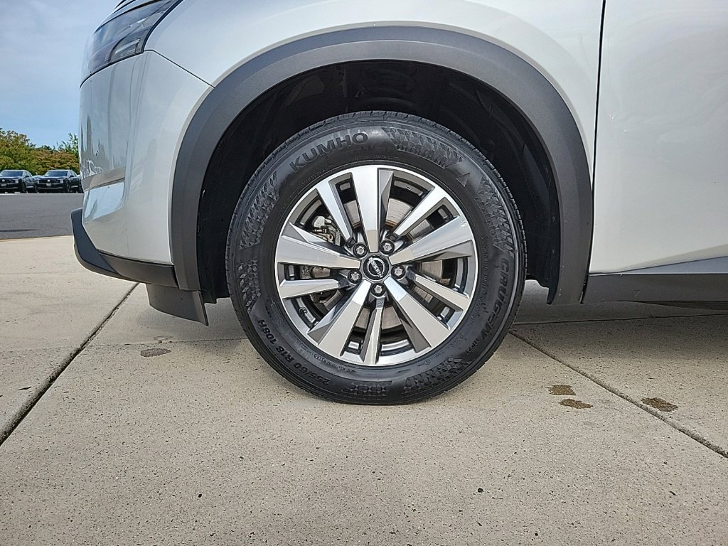 Used 2025 Nissan Pathfinder SL AWD/4WD image 8