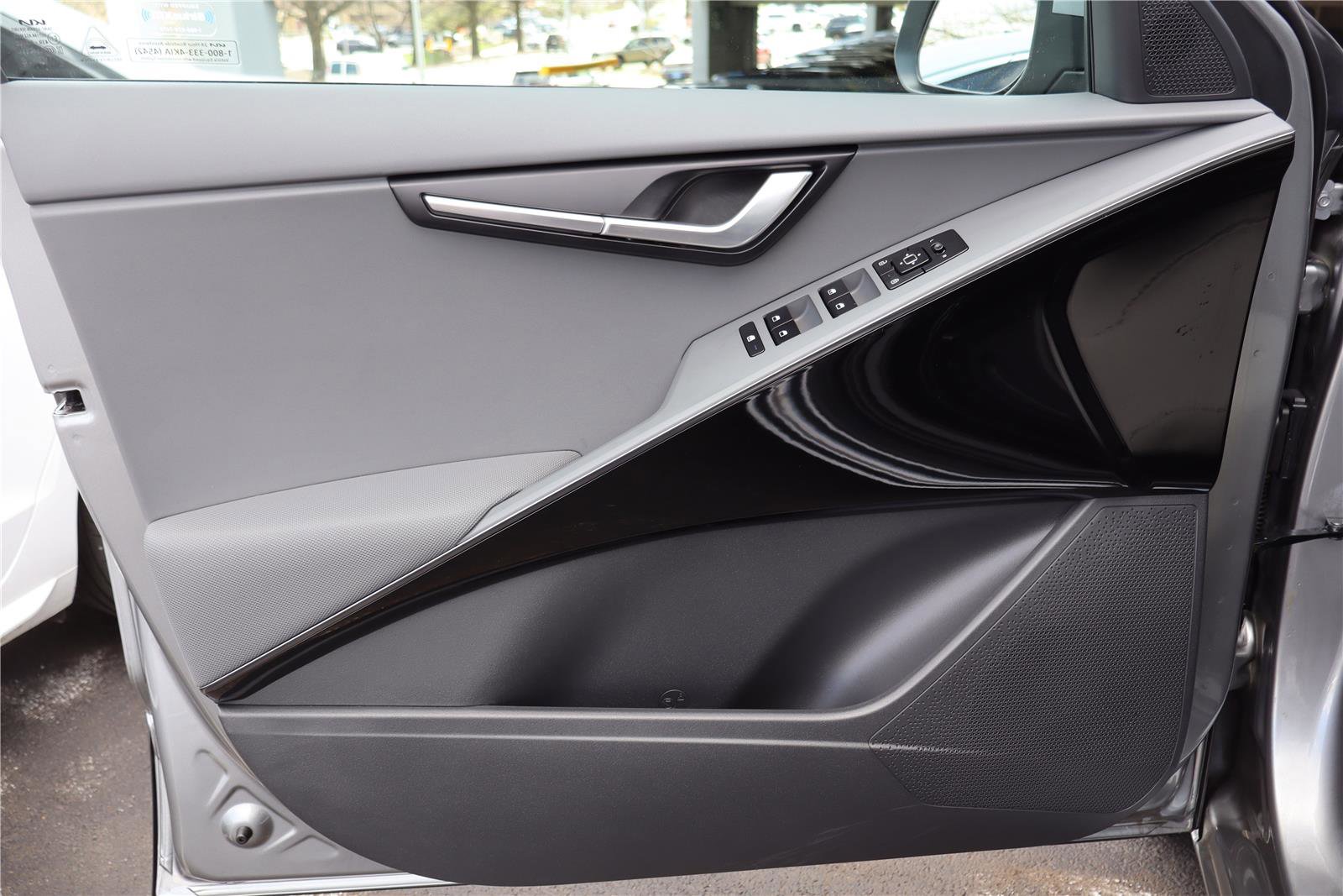 Certified 2025 Kia Niro EX image 13