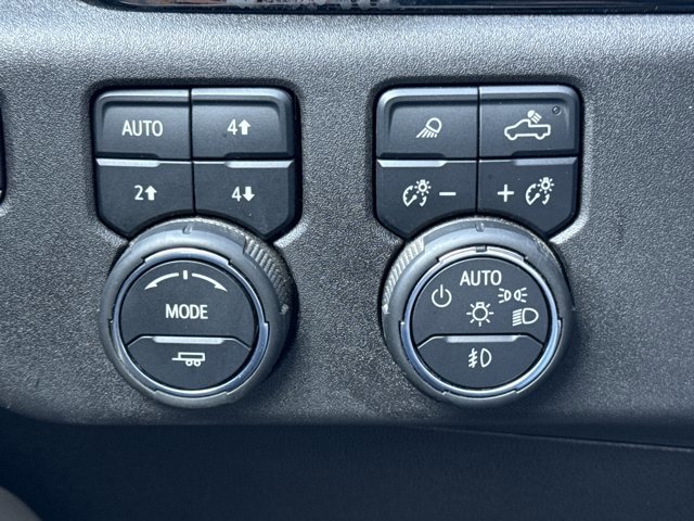 Used 2025 Chevrolet Silverado 2500 ZR2 w/ Technology Package image 28