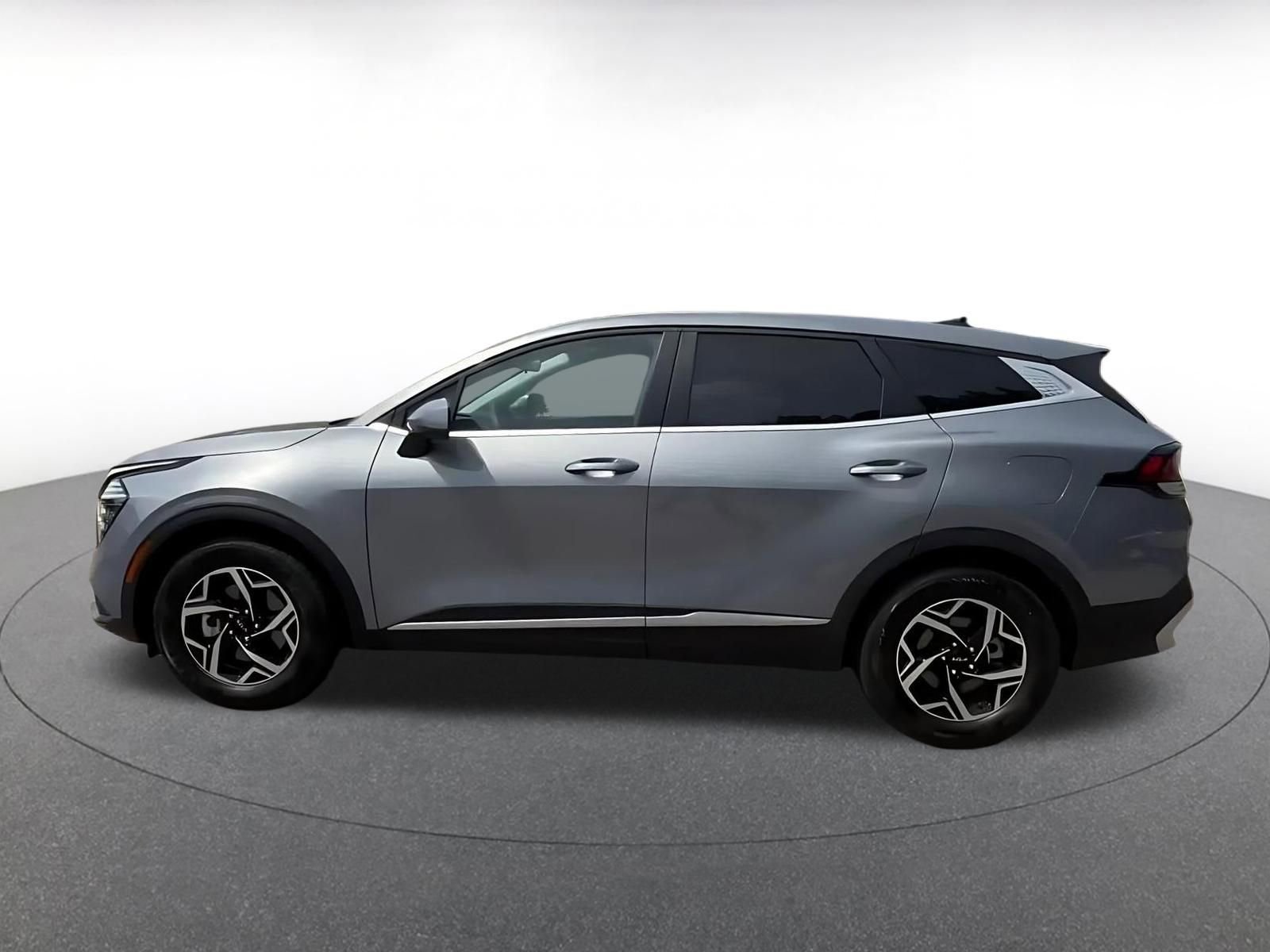 Used 2025 Kia Sportage LX FWD image 9