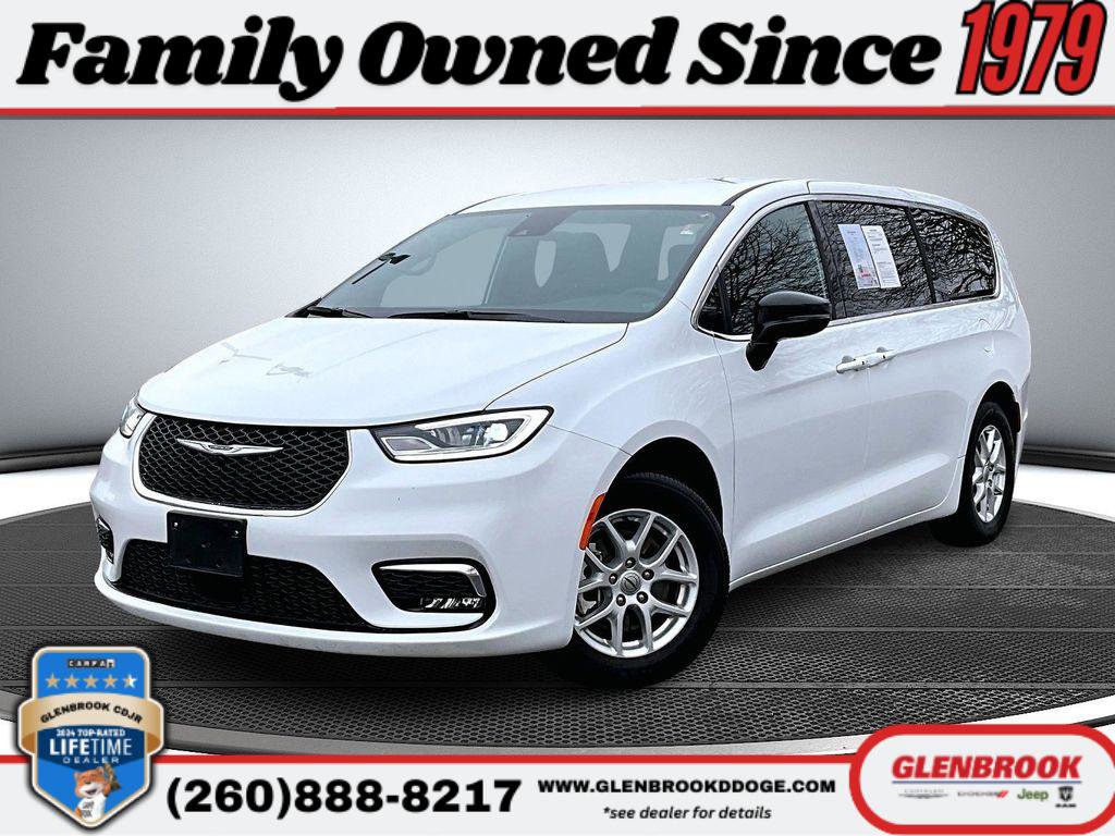 Used 2025 Chrysler Pacifica Select