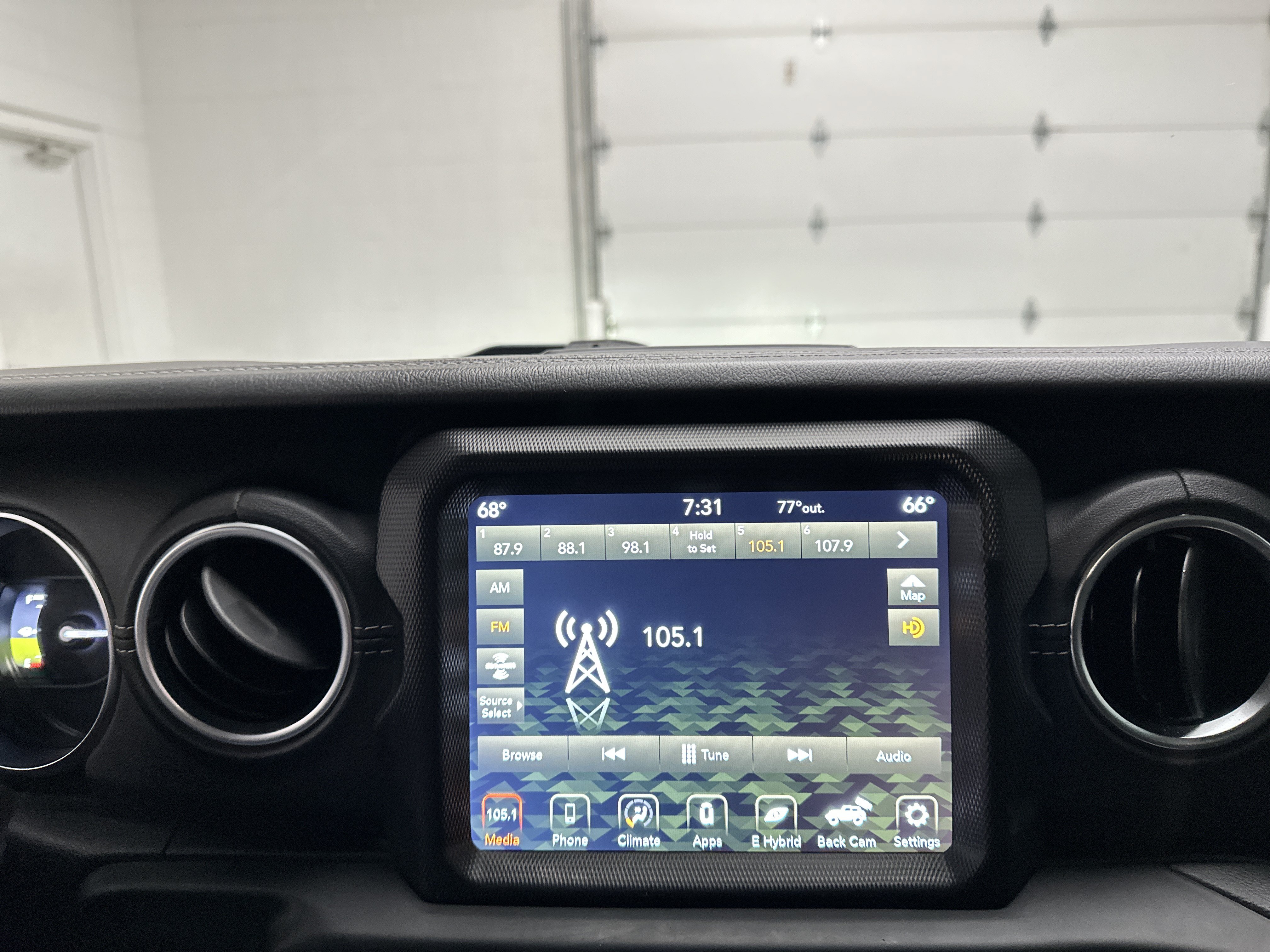 Used 2021 Jeep Wrangler Unlimited Sahara w/ Cold Weather Group AWD/4WD image 29