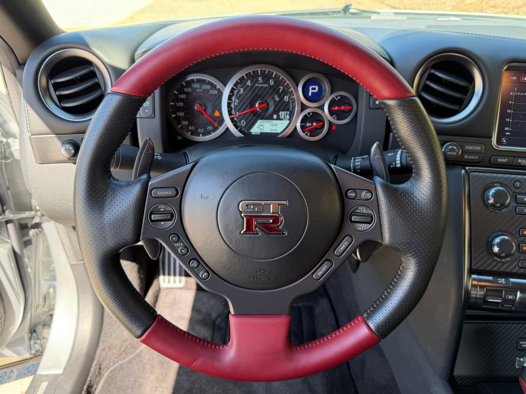 Used 2015 Nissan GT-R Black Edition image 18