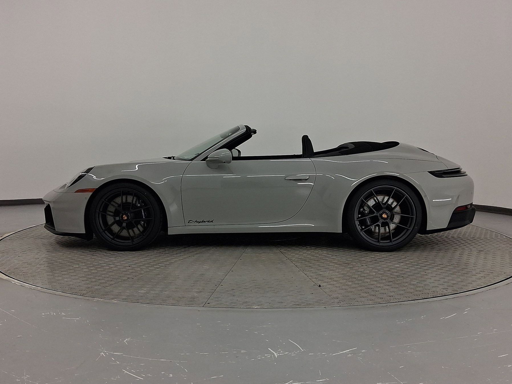 New 2026 Porsche 911 Carrera GTS image 2