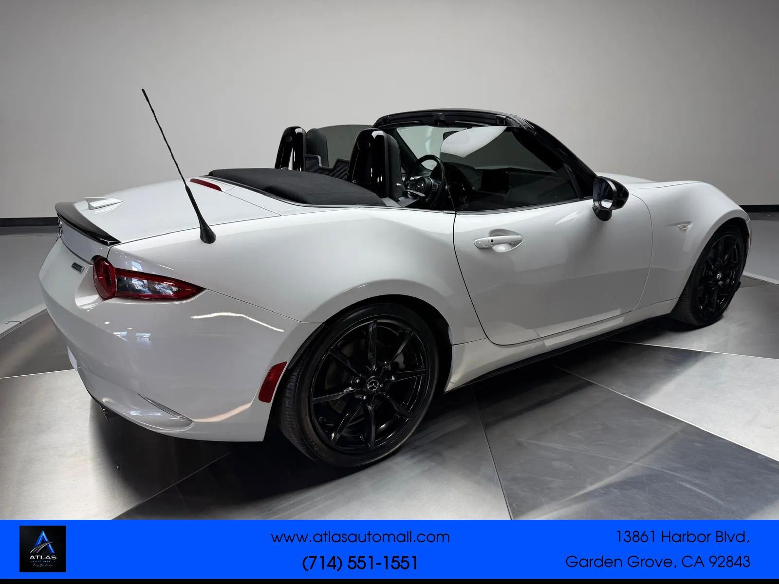 Used 2019 MAZDA MX-5 Miata Club RWD image 2