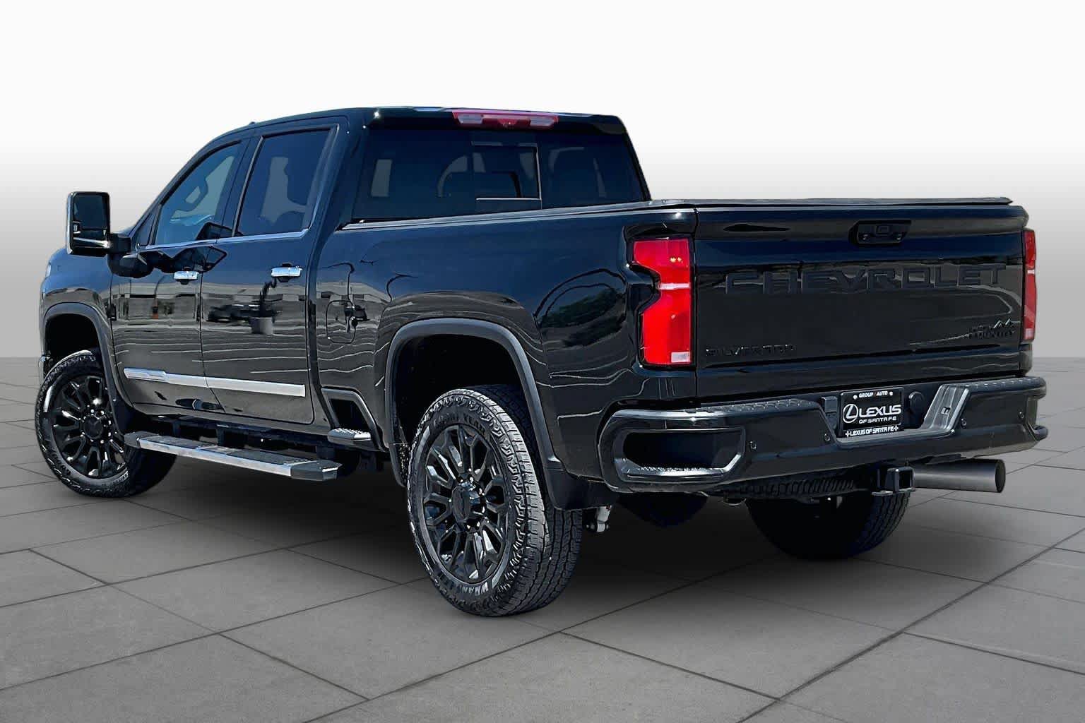 Used 2024 Chevrolet Silverado 2500 High Country w/ Technology Package AWD/4WD image 12