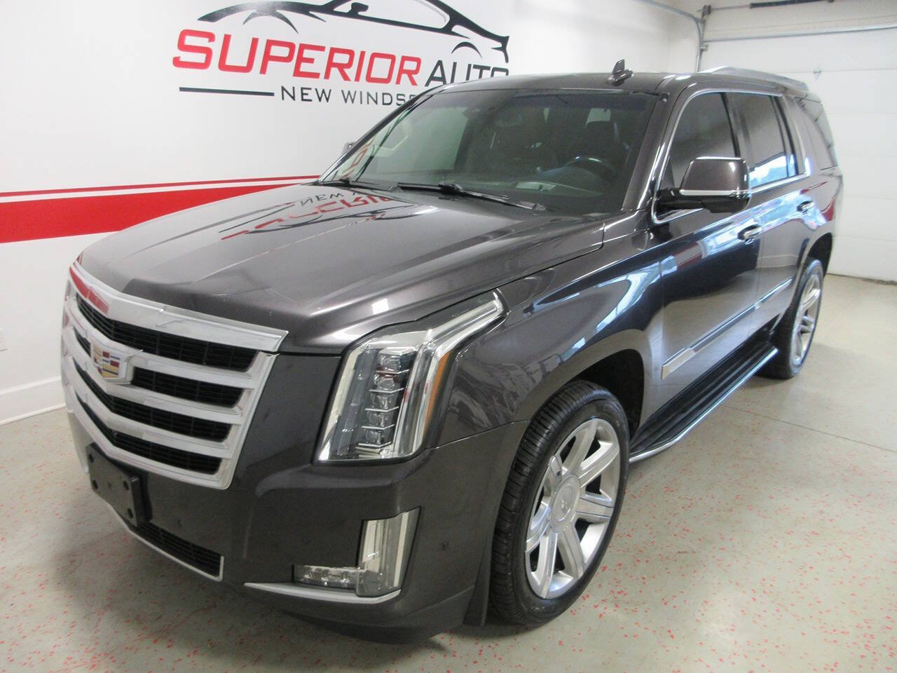 Used 2017 Cadillac Escalade Luxury AWD/4WD image 9
