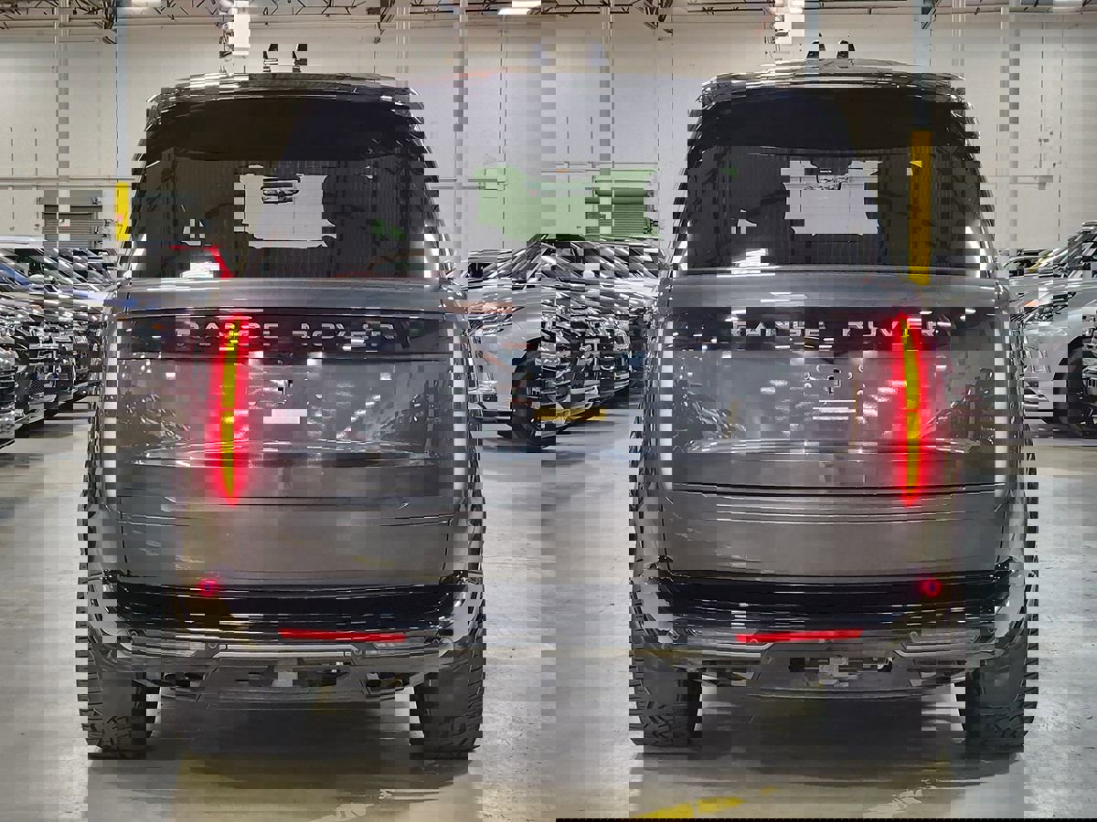 Used 2024 Land Rover Range Rover Long Wheelbase Autobiography image 10