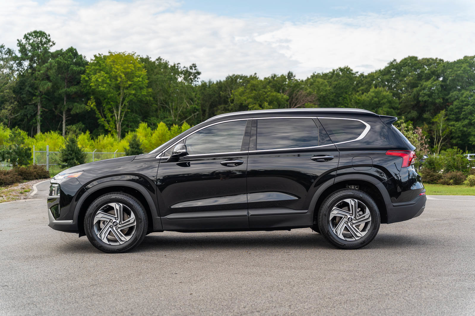Used 2023 Hyundai Santa Fe SEL FWD image 4
