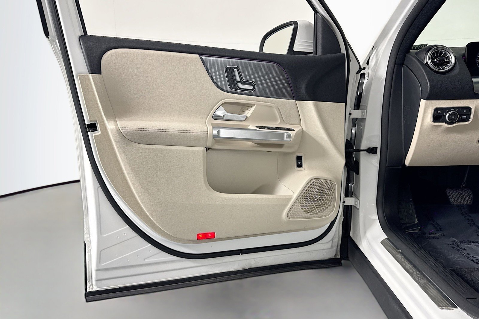 Certified 2023 Mercedes-Benz EQB 250+ image 21