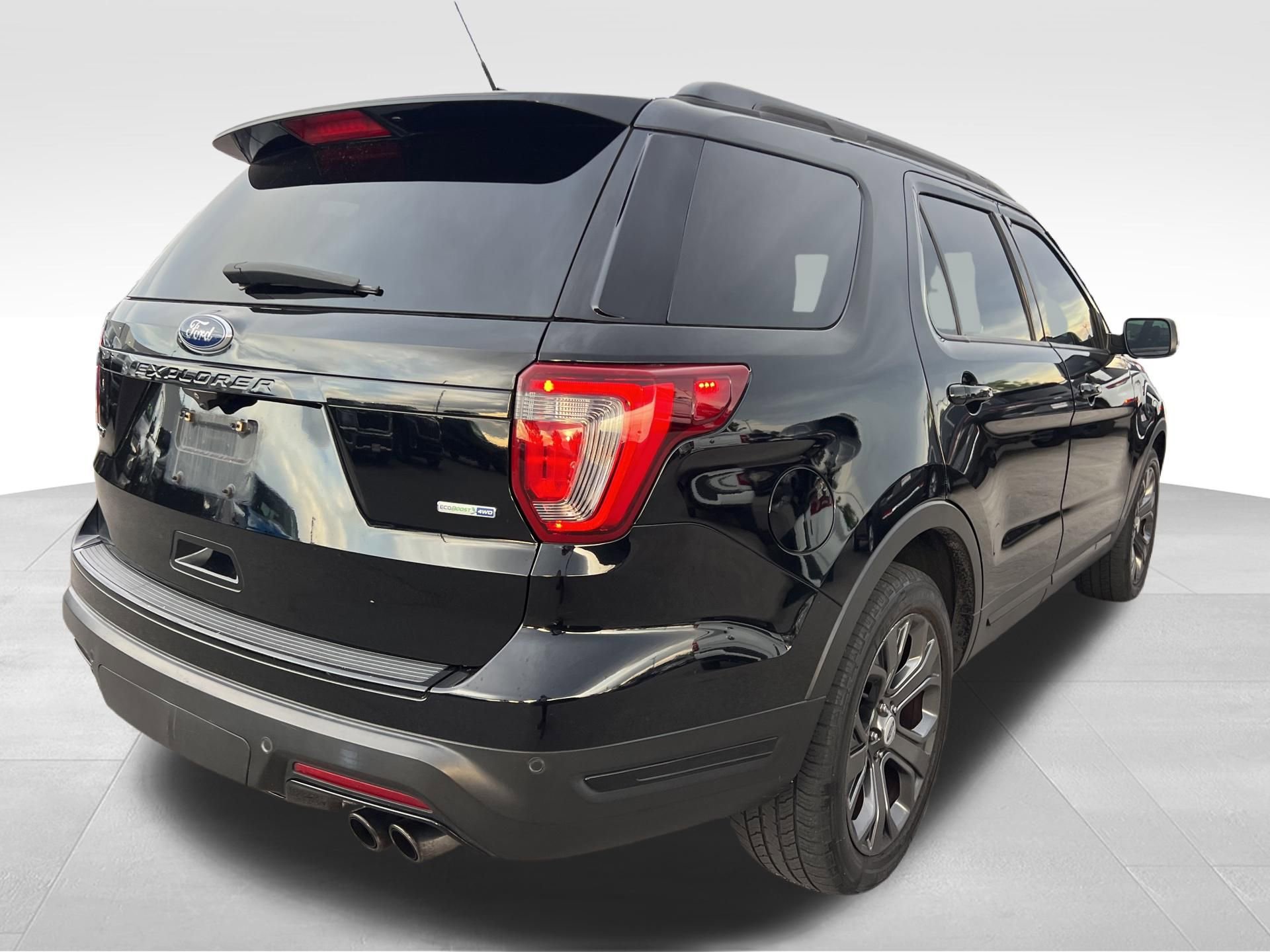 Used 2018 Ford Explorer Sport w/ Equipment Group 401A image 5